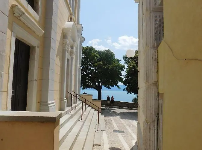 Old Beauty Novi Vinodolski